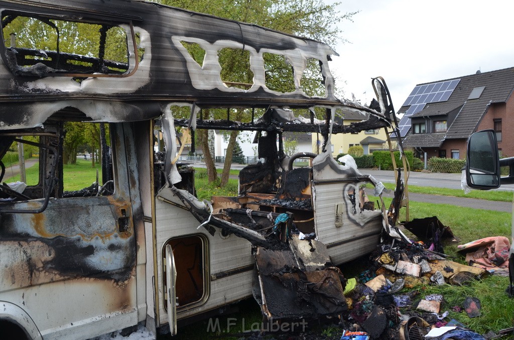 Wohnmobil ausgebrannt Koeln Porz Linder Mauspfad P029.JPG - Miklos Laubert